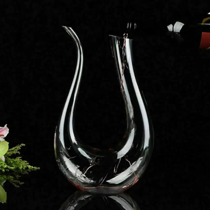 Elegant Crystal U-Shaped 1500ml Wine Decanter with a sleek curved design