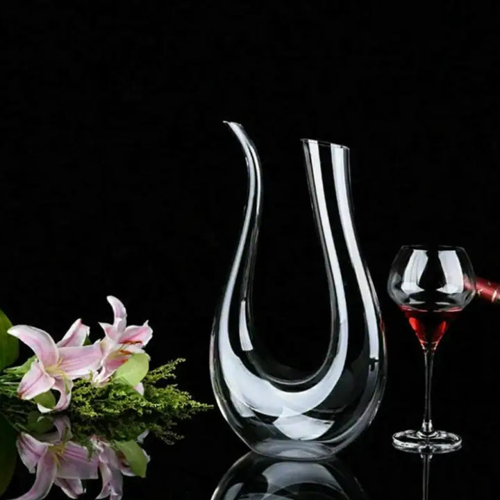 Elegant U-shaped 1500ml Wine Decanter in crystal design for optimal aeration